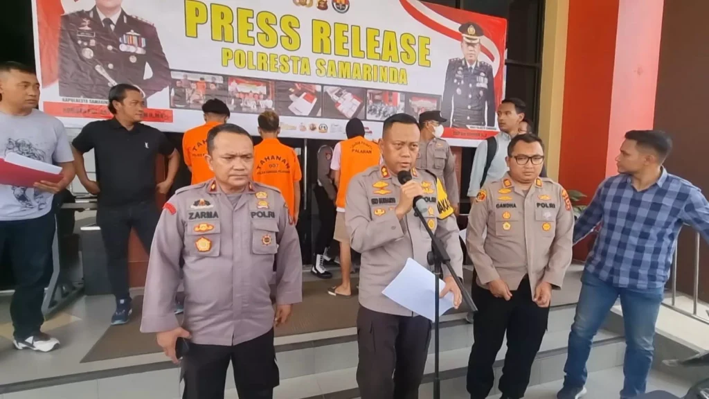 Wakapolresta Samarinda, AKBP Eko Budiarto saat merilis kasus TPPO yang dilakukan dua warga Banjarmasin.