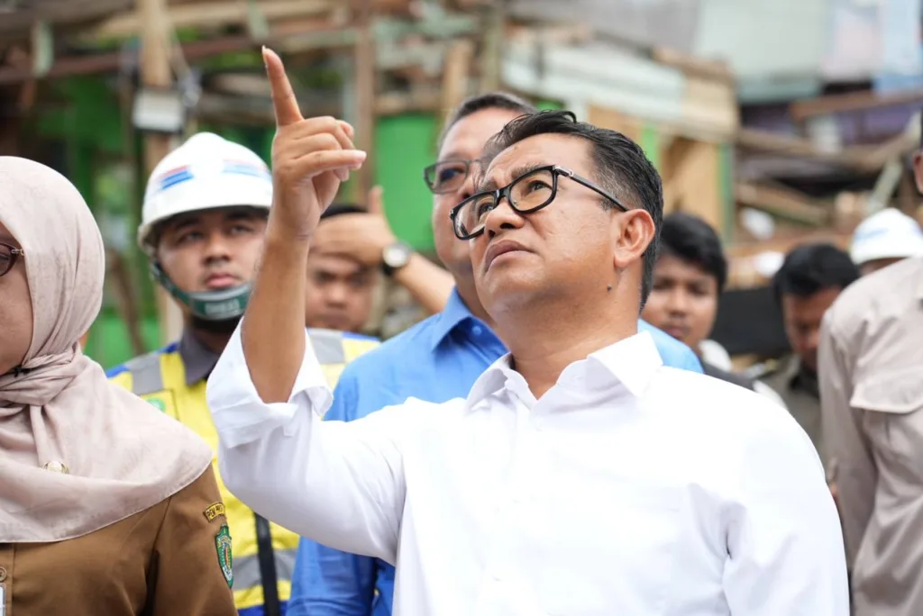 Foto : Pj Gubernur Akmal Malik meninjau proyek terowongan samarinda