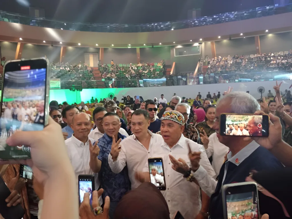 Foto: Isran Noor di Plenary Hall Sempaja Samarinda