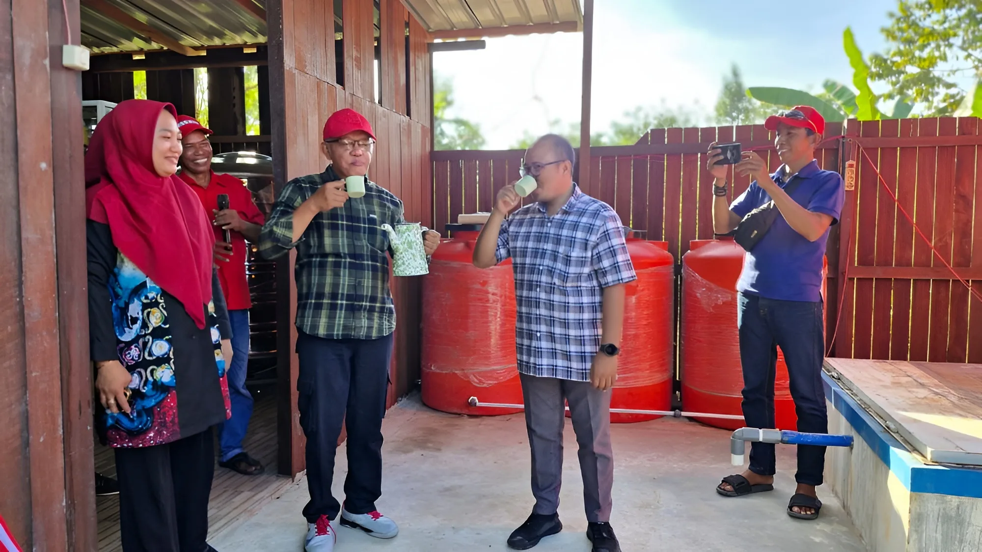 Foto: Sebuah Program Penyulingan Air Bersih di Sanga-sanga.