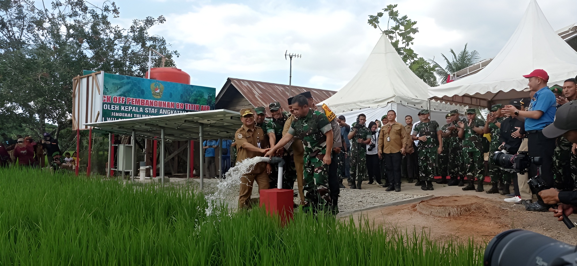 Foto: Sumur bor di Desa Sumber Sari, Kecamatan Loa Kulu yang belum lama diresmikan oleh Kepala Staf Angkatan Darat (KSAD) Jenderal TNI Maruli Simanjuntak, sekarang sudah dimanfaatkan.