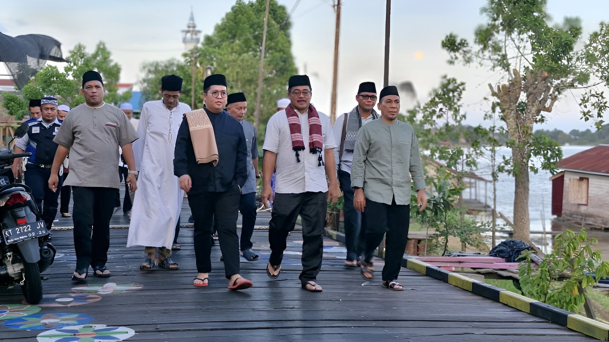 Foto: Wakil Bupati Kukar, Remdi Solihin saat melaksanakan Safari Ramadan ke Desa Pela. (Istimewa)