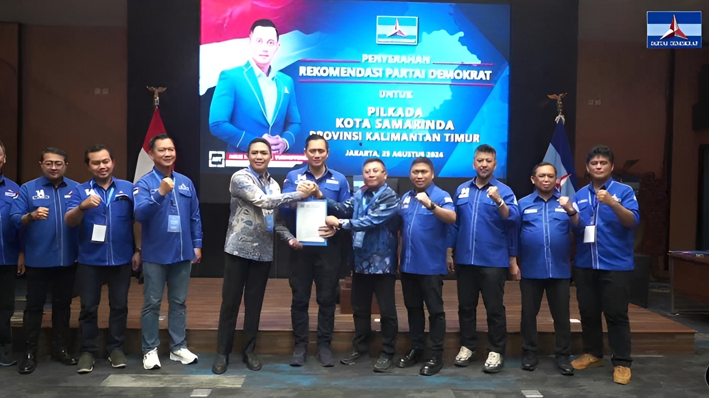 Foto: Penyerahan Surat Keputusan (SK) Rekomendasi oleh Agus Harimurti Yudhoyono (AHY) kepada Pasangan Calon Andi Harun dan Saefuddin Zuhri dalam Pilkada Samarinda 2024.