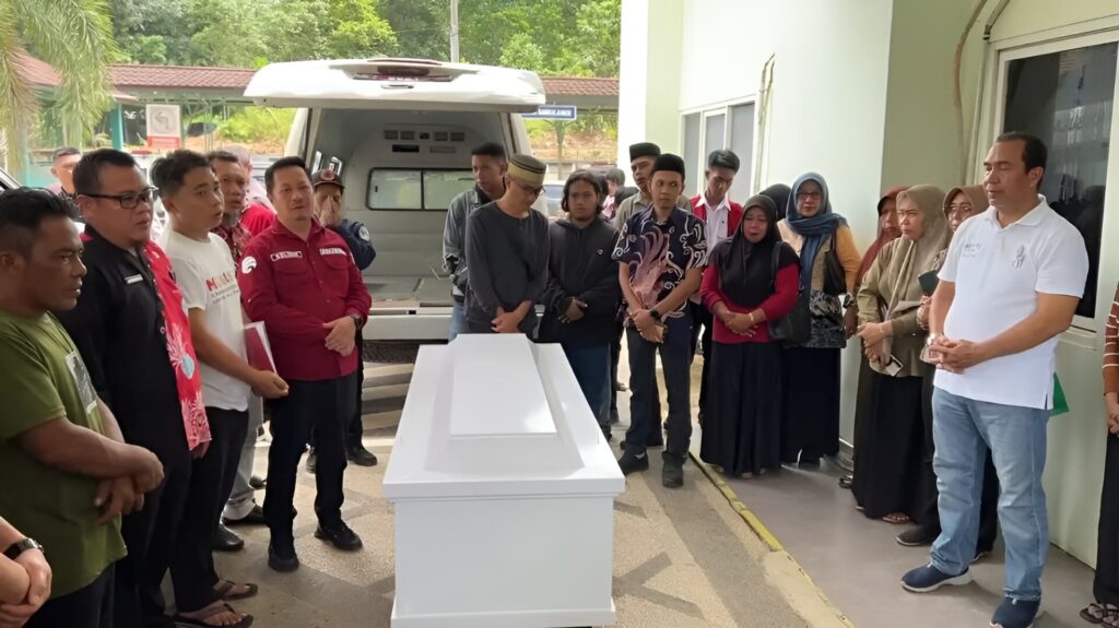 Foto: Penyerahan Bantuan Kepada Keluarga Korban Kebakaran Loa Ipuh oleh Pemkab Kukar.