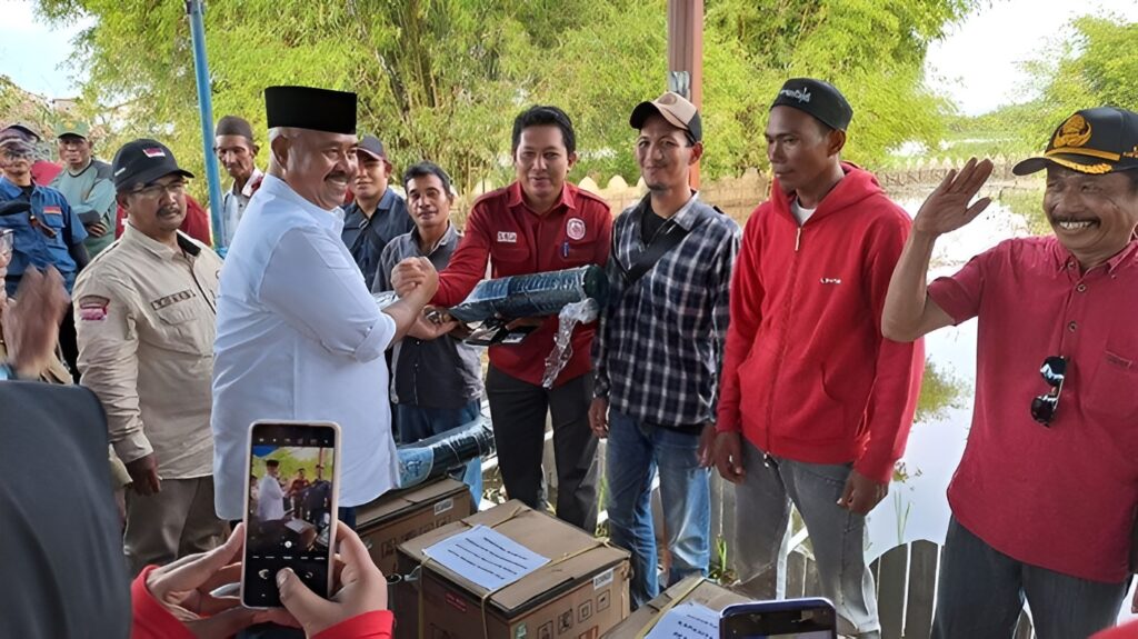 Foto: Nelayan dapat bantuan dari Program Kukar Idaman. (Istimewa)