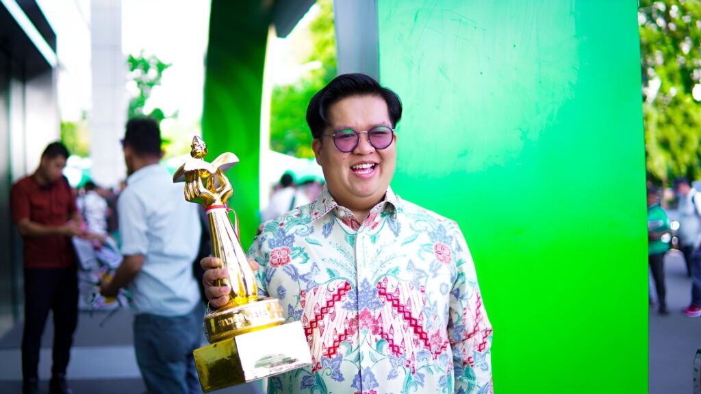 Foto: Wakil Bupati Kukar Rendi Solihin menerima Penghargaan Wahana Tata Nugraha (WTN) Tahun 2024.