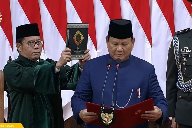 Foto: Prabowo mengucapkan sumpah sebagai Presiden Republik Indonesia.