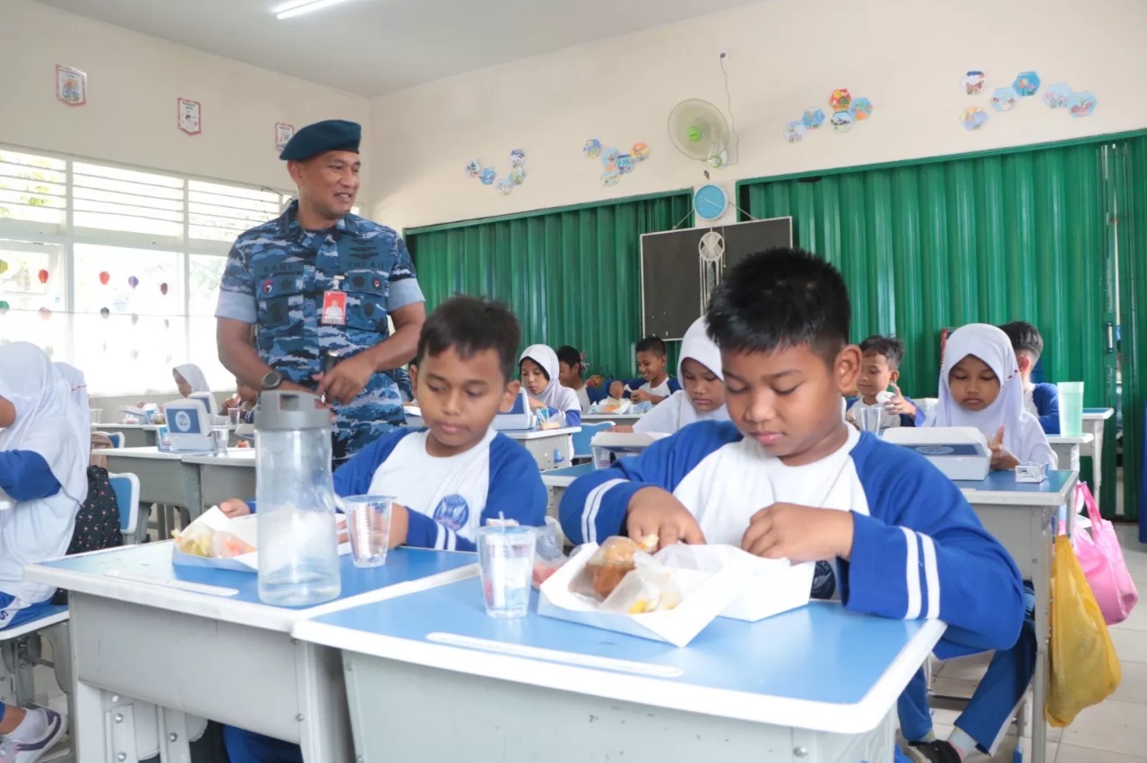 Foto: Menggelar uji coba makan bergizi gratis (MBG).