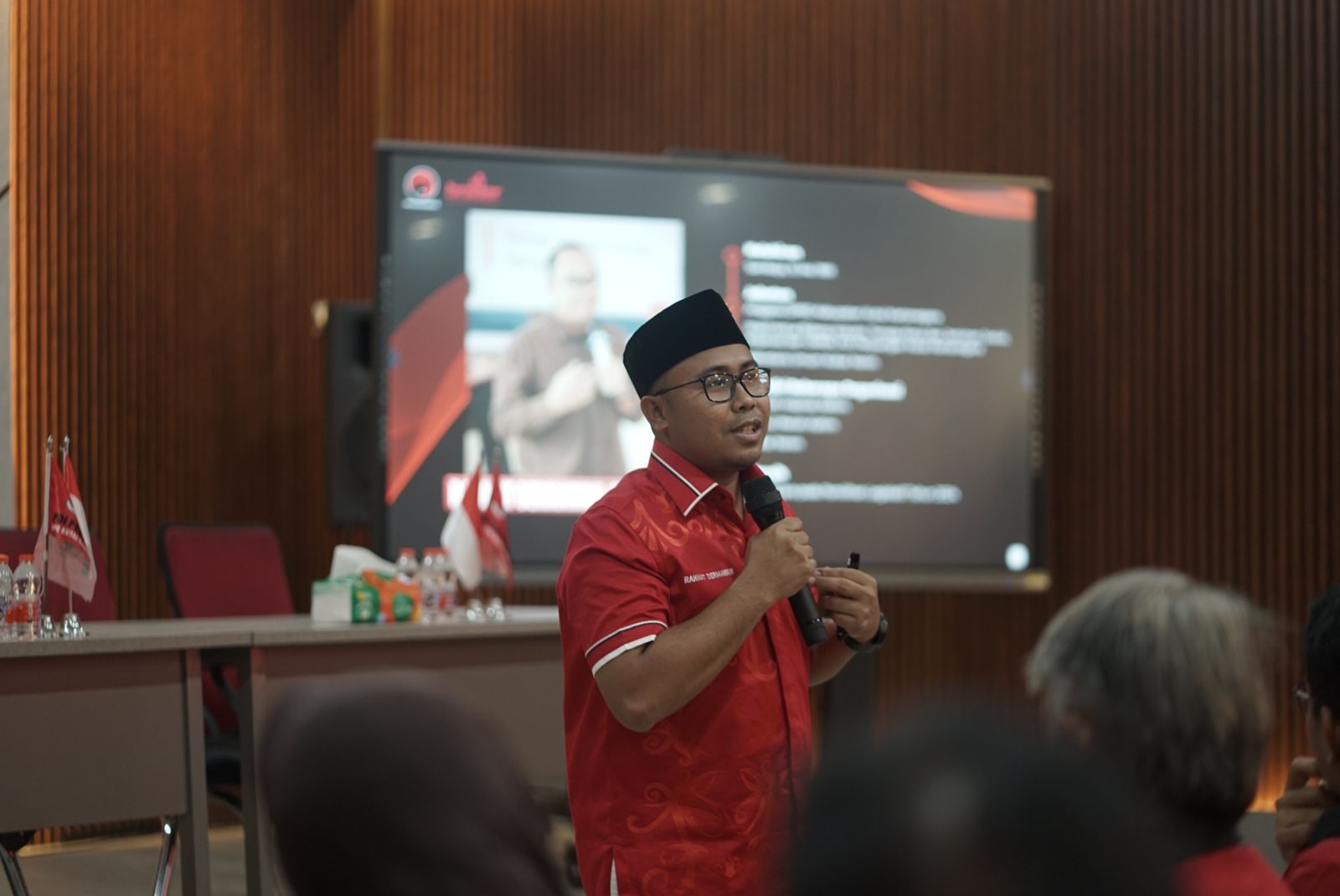 Foto: Rahmat Dermawan berbagi perjalanan inspiratifnya dari anak petani hingga menjadi anggota DPRD Kukar.