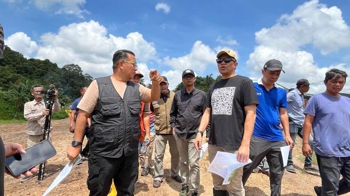 Foto: Walikota Samarinda Andi Harun, bersama Pj. Gubernur Kaltim Akmal Malik, meninjau kawasan Damanhuri.