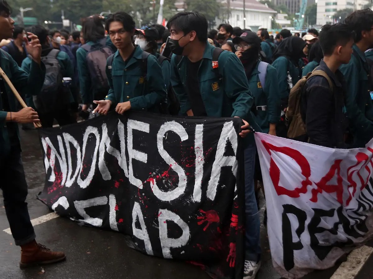 Foto: Aksi unjuk rasa yang digelar Badan Eksekutif Mahasiswa Seluruh Indonesia (BEM SI) mengangkat tema Indonesia Gelap.