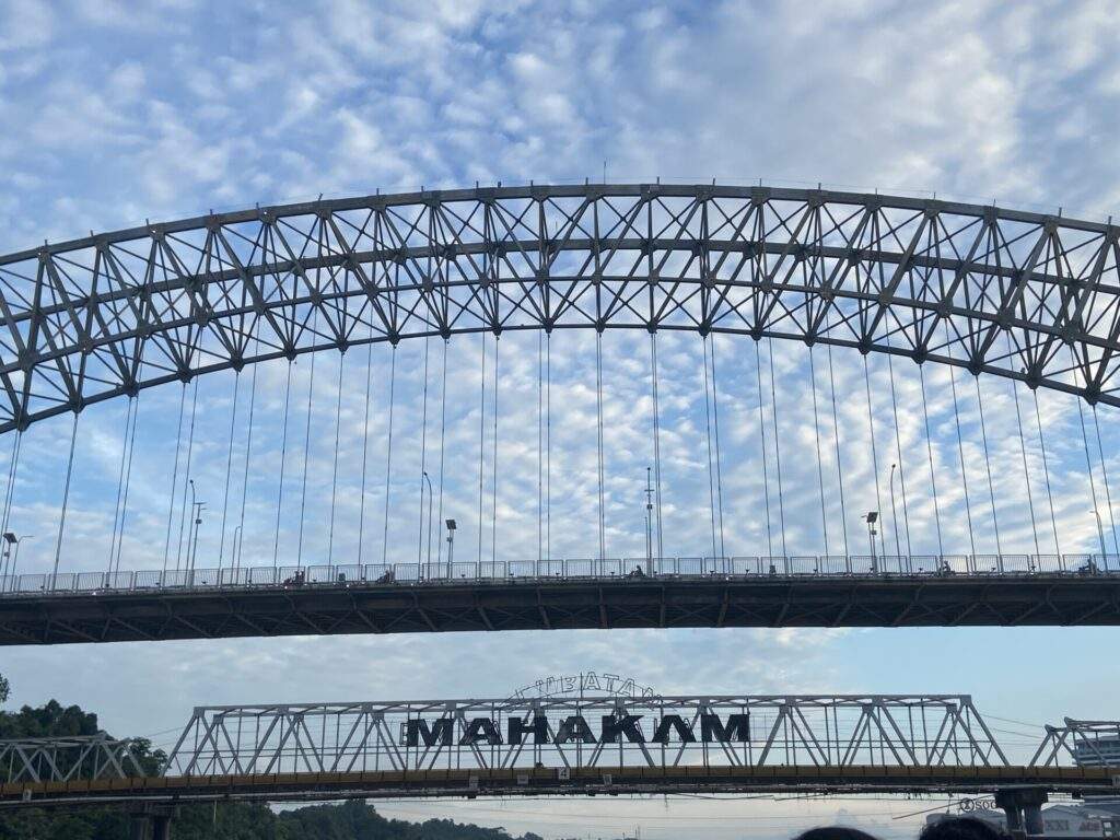 Foto: Penutupan sementara Jembatan Mahakam pasca insiden tabrakan demi keselamatan warga Samarinda.