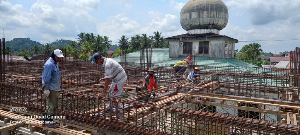 Foto: Proses pemugaran Masjid Besar Al-Wustho di Palaran, Samarinda.