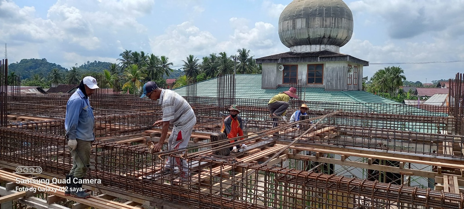 Foto: Proses pemugaran Masjid Besar Al-Wustho di Palaran, Samarinda.
