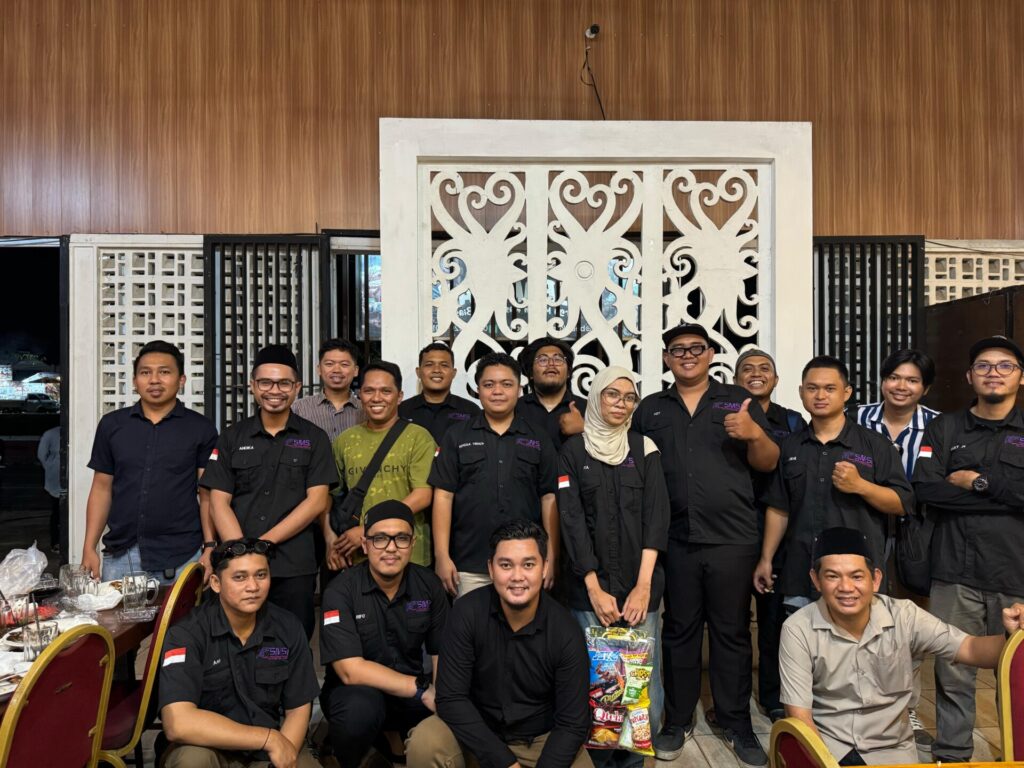 Foto: Buka bersama SMSI Kukar bersama anak-anak dan pengurus Panti Ar-Rayyan Tenggarong (Ist/SMSI Kukar)