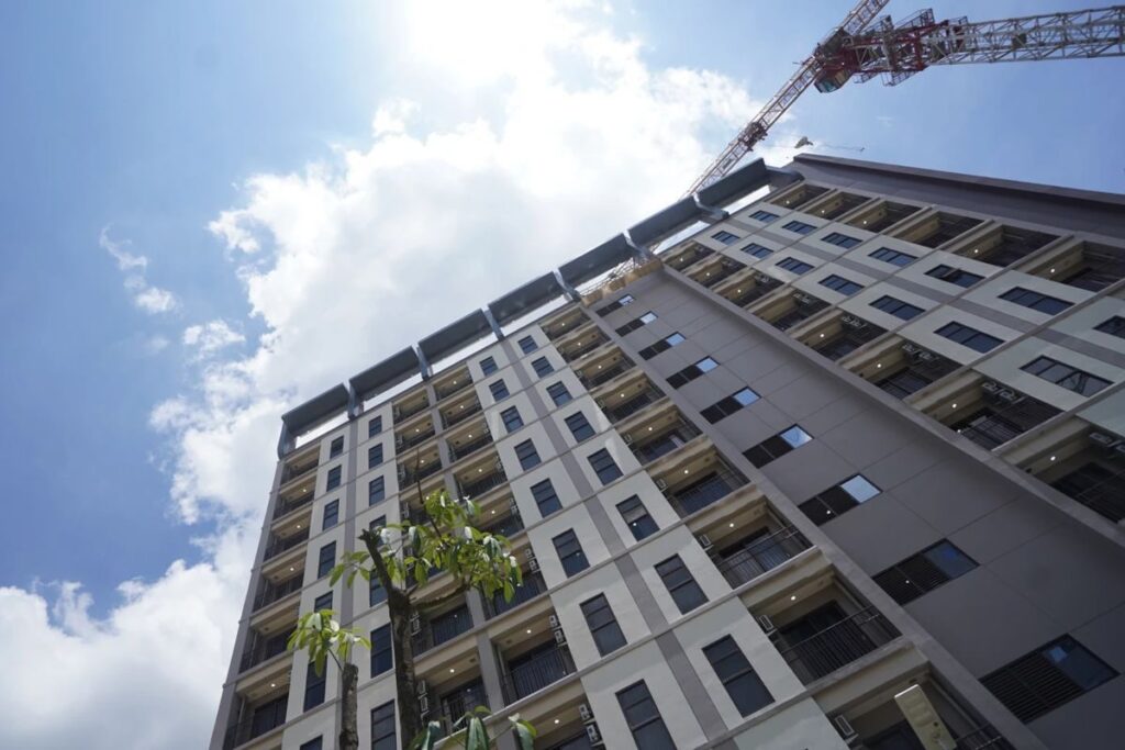 Foto: Pembangunan rumah susun (Rusun) Kepolisian Republik Indonesia (Polri) dan Badan Intelijen Negara (BIN) di Ibu Kota Nusantara (IKN).