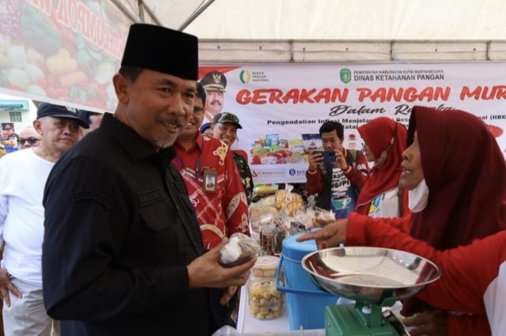 Foto: Sekda Kukar, Sunggono, hadiri Gerakan Pangan Murah (GPM) Kukar 2025.